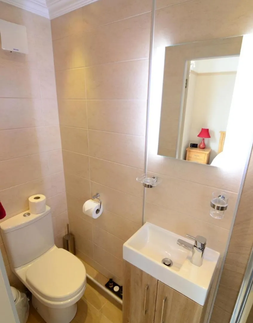 Whitehaven Guest House 휫비